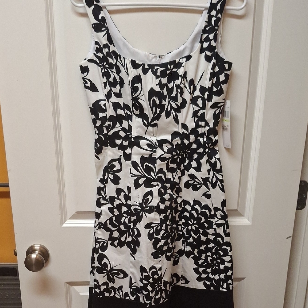 London Times Petites Black and White Floral Dress Size 4